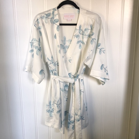 Birdy Grey Robe - Picture 2 of 6